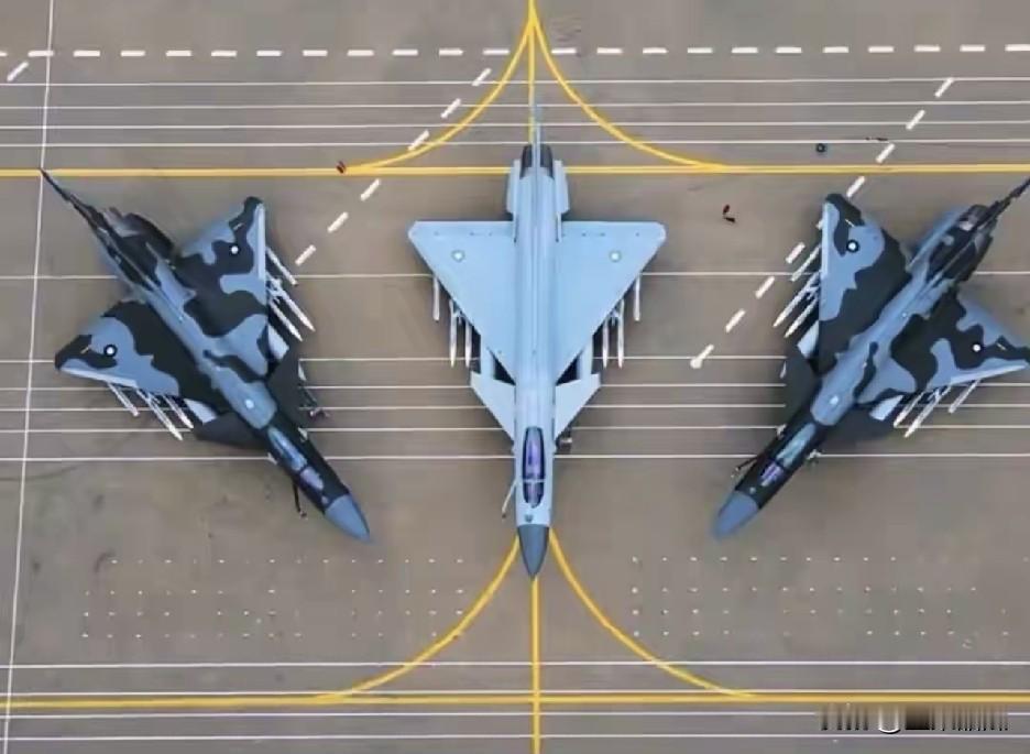 人的问题。很多人热议，巴基斯坦空军开着中国歼10CE，在2025空战6：0印度中
