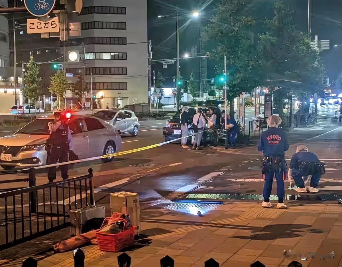 在日同胞注意安全！据悉，事件发生于6日晚上8点左右，地点位于京都市下京区热闹的五