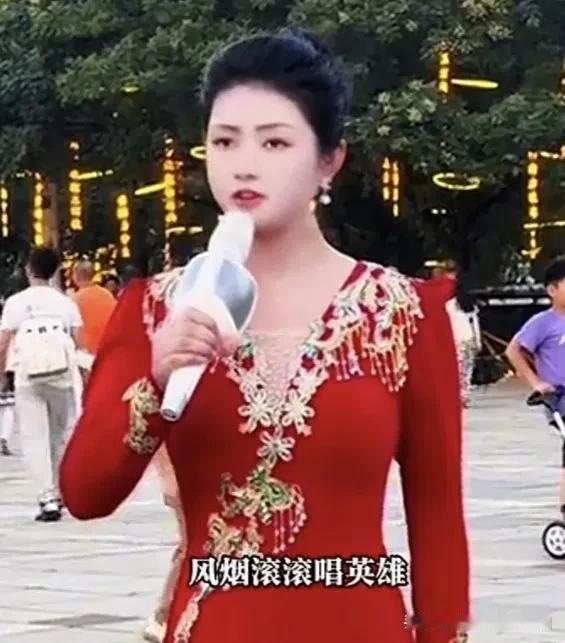 罗姣唱《英雄赞歌》是班门弄斧小编刚刚刷到了网红歌手罗姣演唱《英雄赞歌》的视频