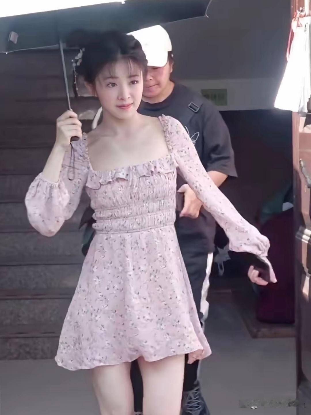 张含韵近40岁仍满是少女感，状态鲜活灵动