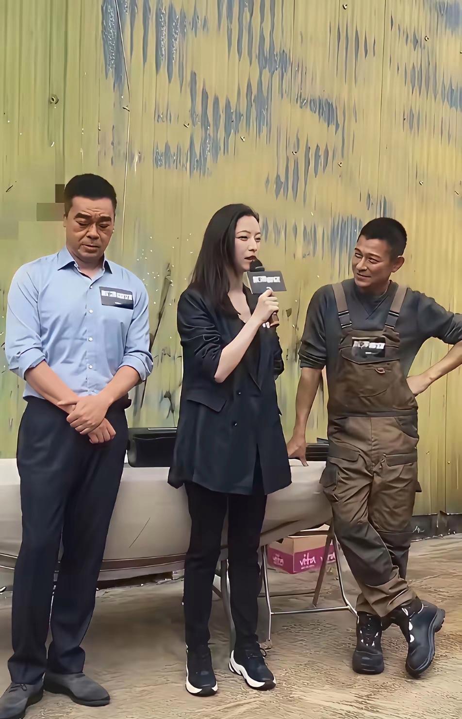 刘青云老婆是90年代的港姐第一名，理论上和李嘉欣袁咏仪一个段位的，并且是高学历