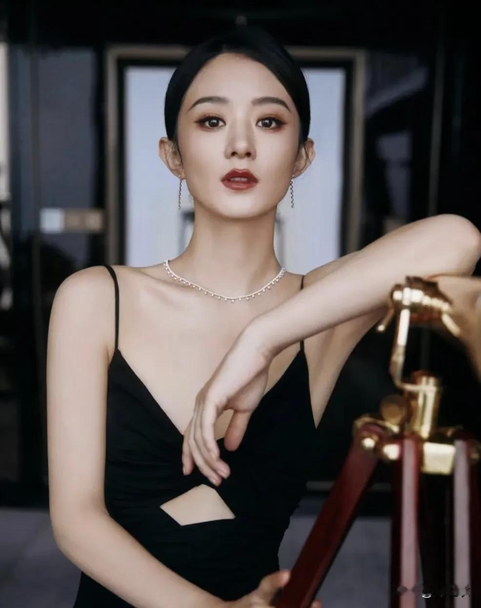 我很喜欢赵丽颖的身材其实，但是很多人都说她个子不高，但是我觉得好身材又不一定非得