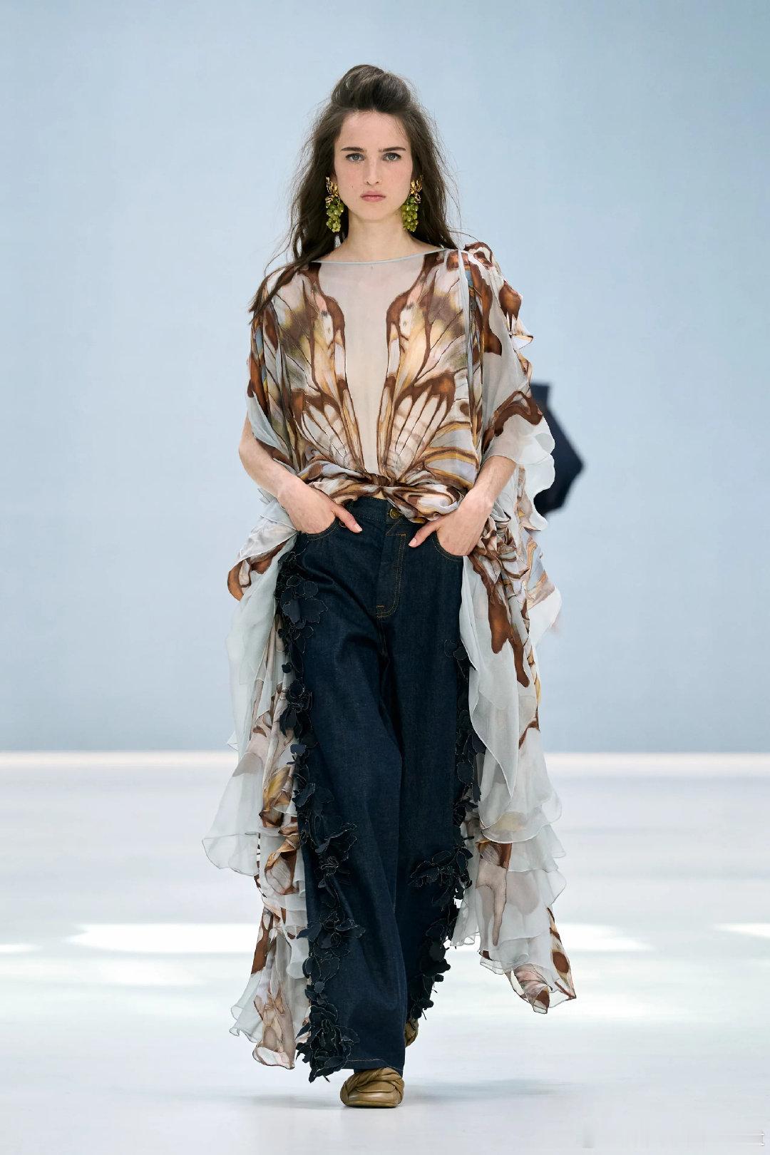 Zimmermann2027春夏#时装周##大秀直击##巴黎时装周#​​​