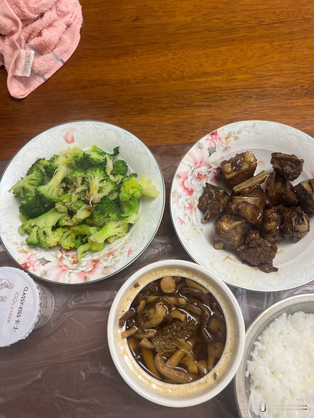 一个人过周末过母亲节，也要好好吃饭。