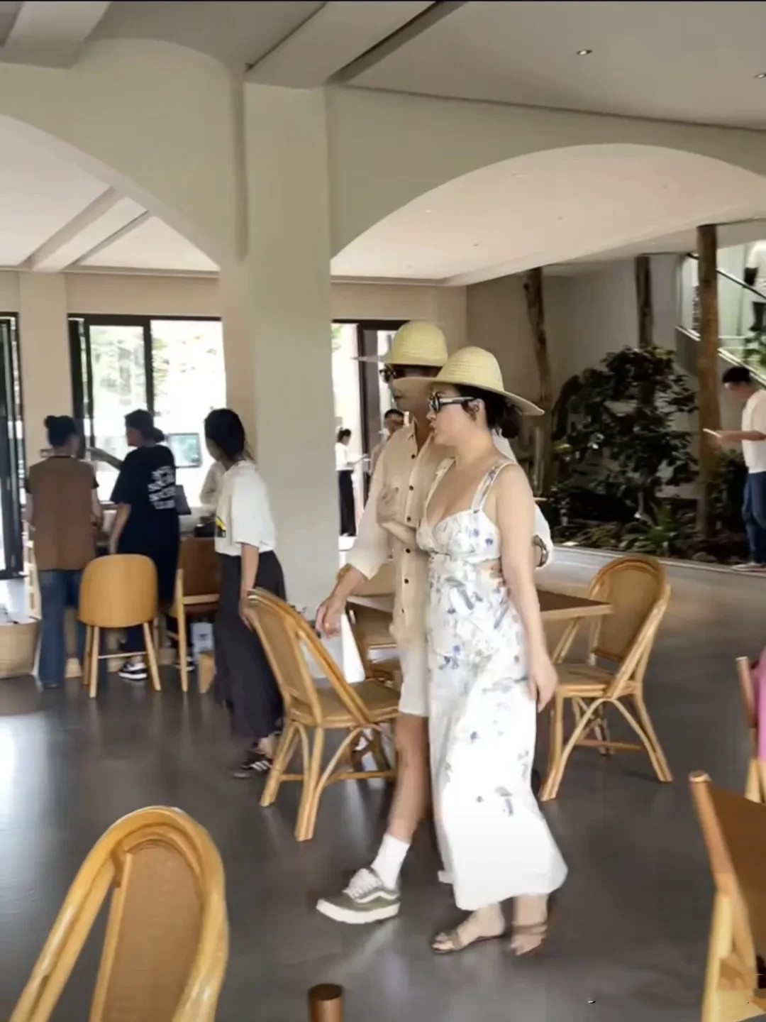 怪不得现在霍思燕不参加综艺，不拍戏，看到她身材都感觉有幸福的样子，不需要抛头露面