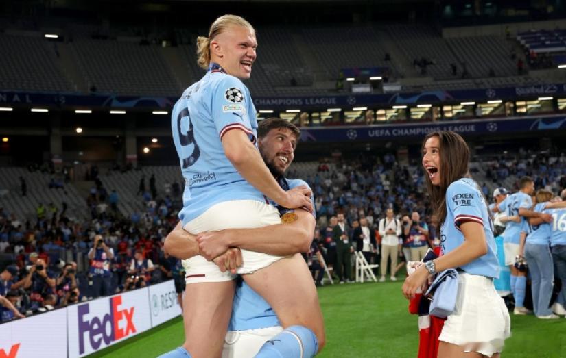 曼城后卫鲁本·迪亚斯日前接受采访，并谈到在训练中与哈兰德的对抗。鲁本·迪亚斯说道