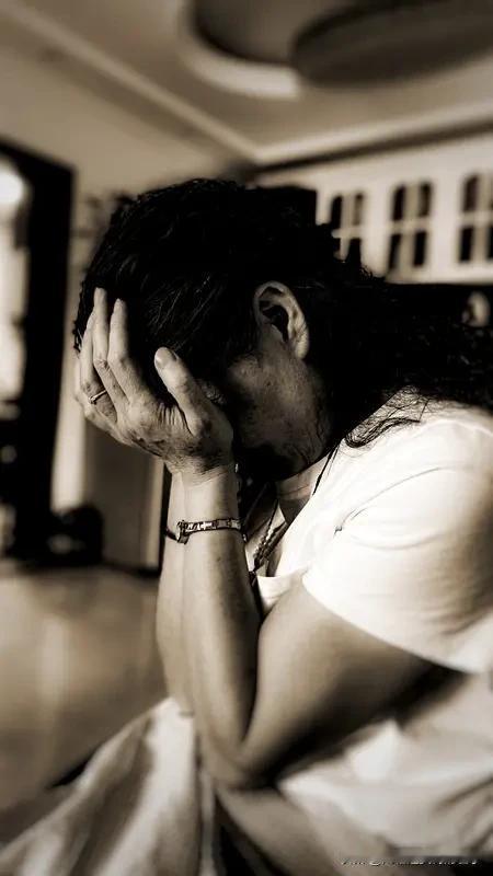 叔本华说人生的本质是痛苦，还挺有道理。他觉得世界本质是盲目的意志，在人身上体现为