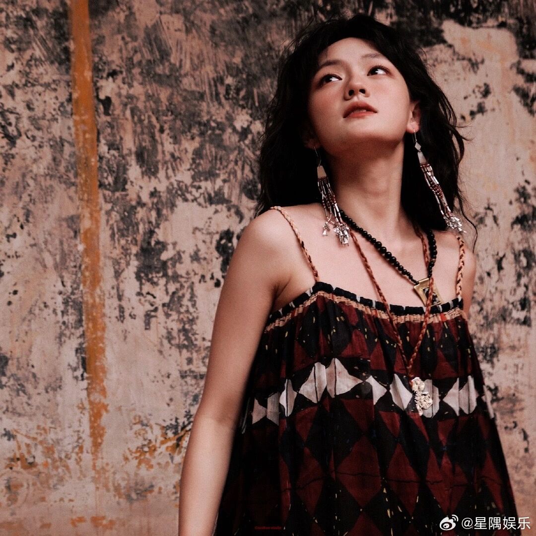 很少能看到文淇这么有冲击力辨识度的脸蛋了