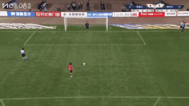  哇塞！黑马逆袭！6万人见证业余球赛点球大战，冷门冠军诞生！家人们，