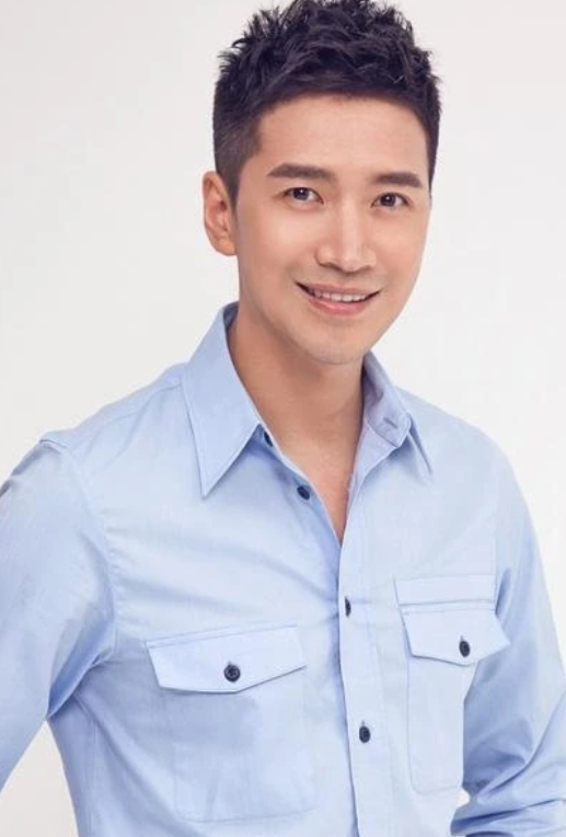 何晟铭在网上发了一条视频谈他和于正决裂的过程和原因，他强调这条视频是在于正生日