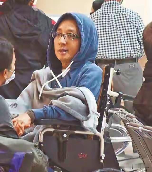 不得不说，袁惟仁的晚年过得是真的惨，57岁离世前熬了八年病痛，看着就让人心酸。