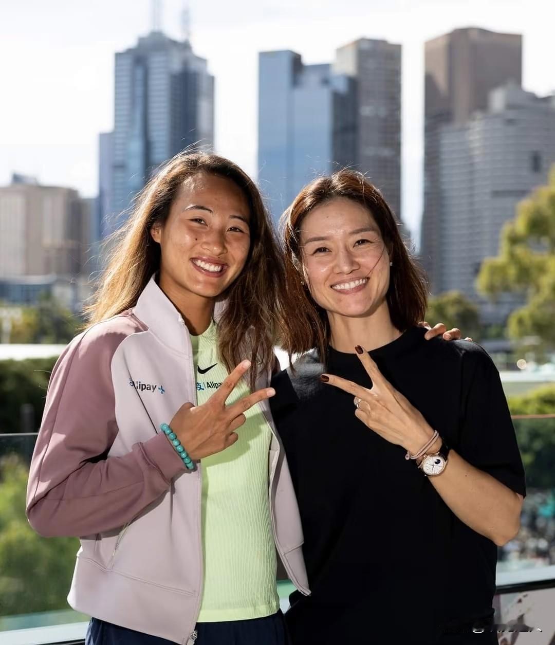 郑钦文需要分别达到什么条件才算追平李娜和超越李娜？李娜当年有多牛？两座大