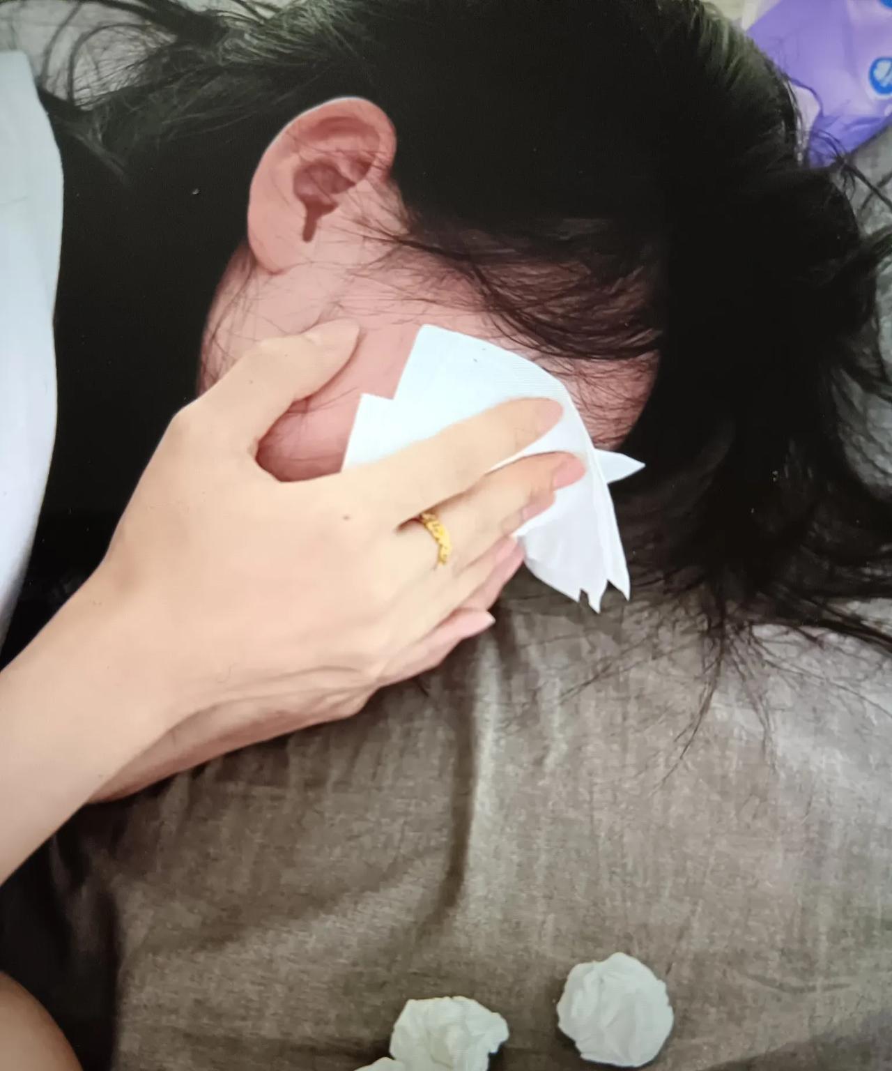 我有一个同事，每天下午都要请假接孩子，时间长了次数多了，领导当然就不高兴，他也很