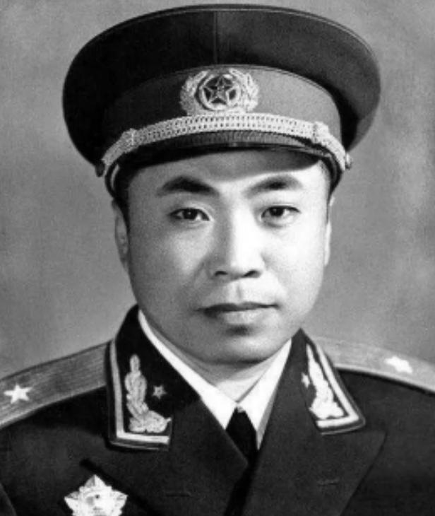 1942年，八路军神枪手遭叛徒出卖，被日军包围，只剩一颗子弹，这时，他很为难：是