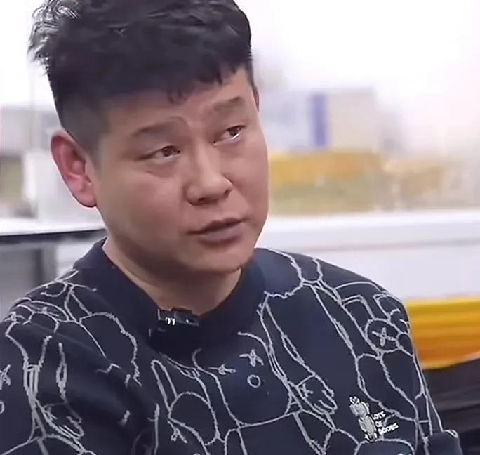 原来郑州面馆霍老板的人生经历还挺丰富的，14岁就辍学了，初中没毕业，谈了一个七八