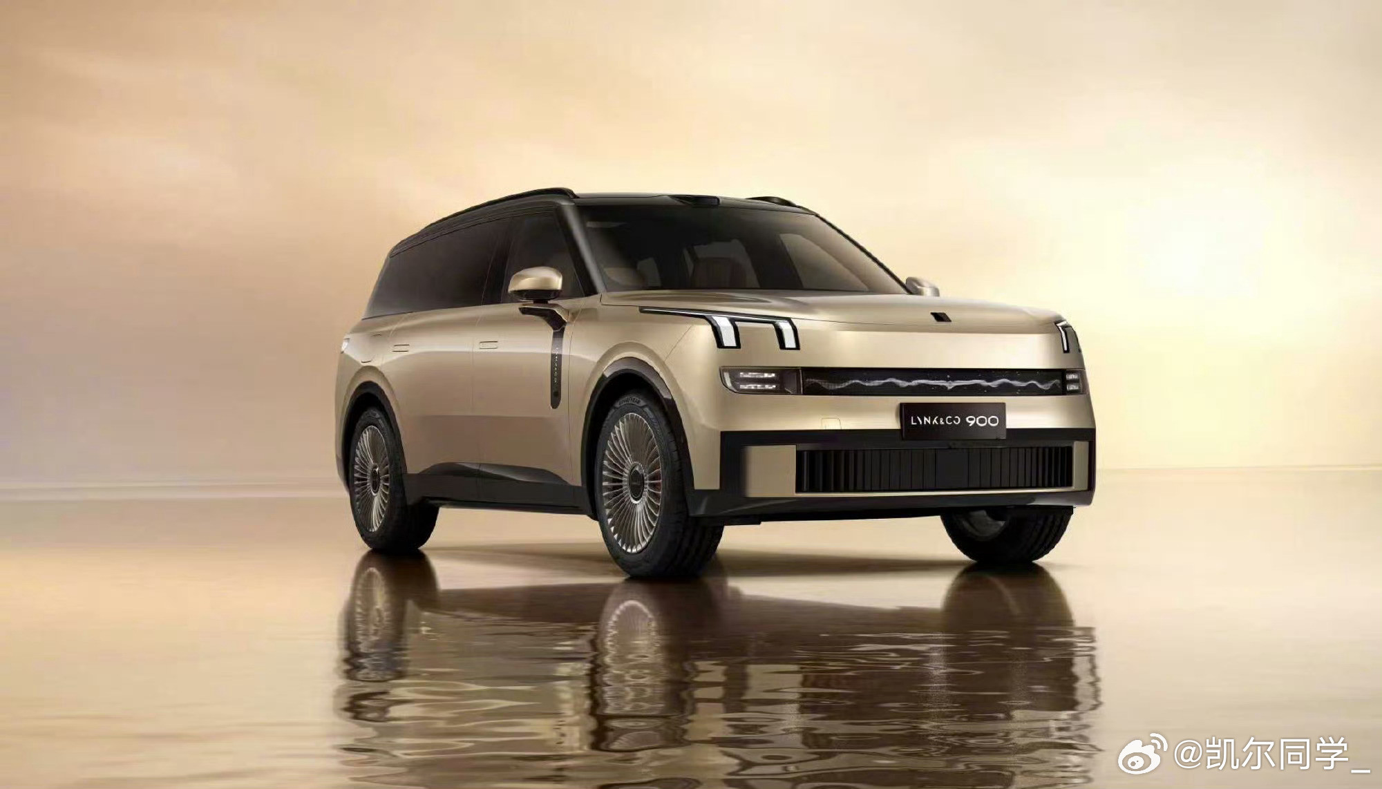 领克900大五座官宣亮相领克900大五座版来了，这次不是简单砍掉俩座，而是重新定