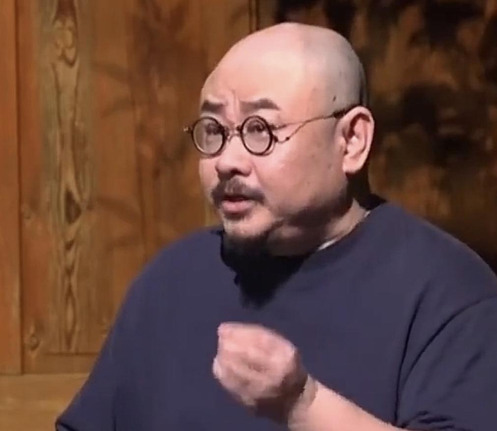 一句"没有什么所谓的刀家班"，刀郎说得云淡风轻，却在舆论场中掷地有声。这不是一次