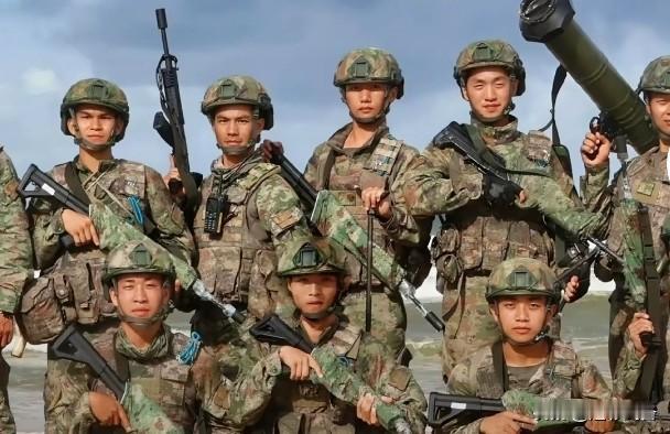 国内步枪迷彩皮肤的那点事，最怕专业变外行！先从图一的这张摆拍图说吧，居然有人说