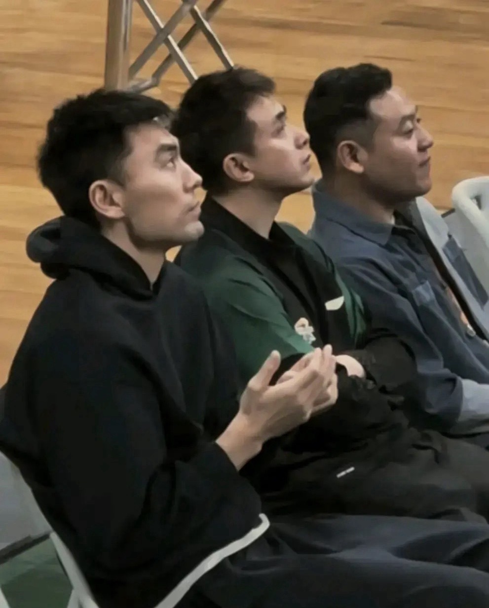 张镇麟哭了，弗格哭了，赵继伟也哭了，辽宁队主场大屏幕播放着致敬弗格跟张镇麟的视频