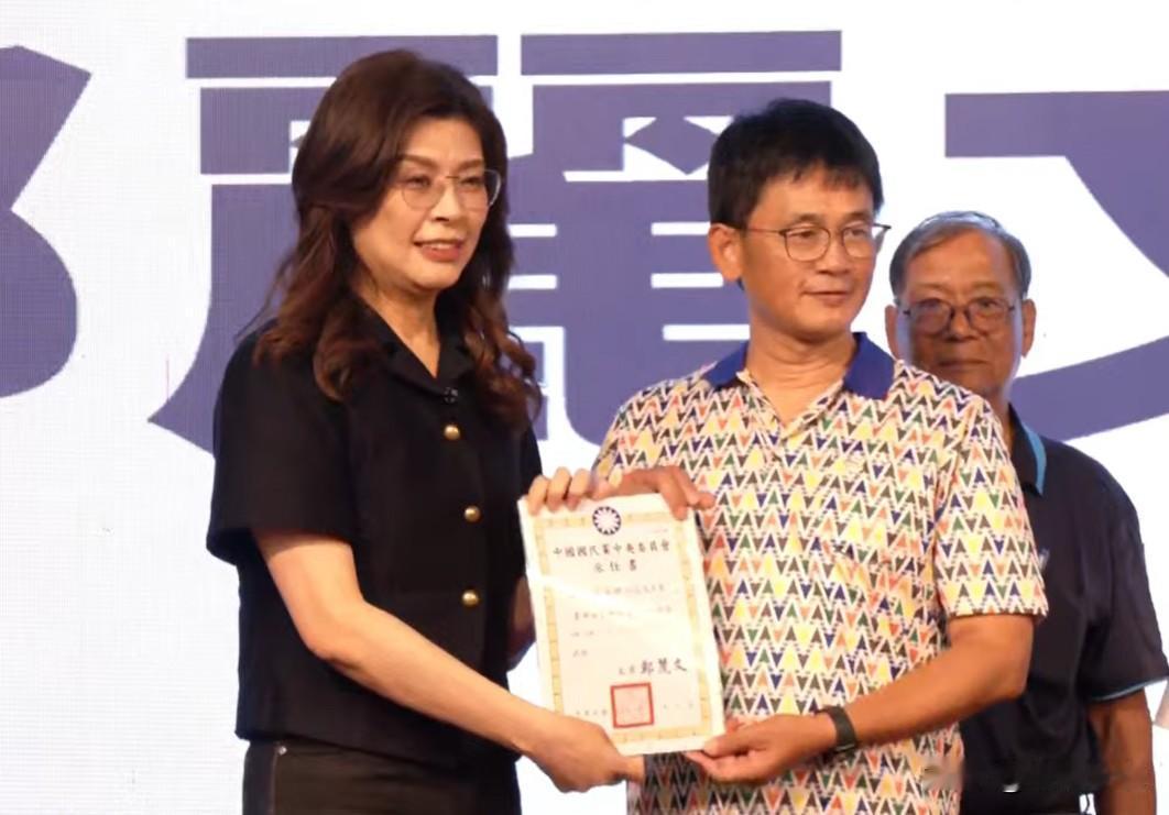 郑丽文：“我们四个女生可以改变世界”国民党主席郑丽文今天（4日）上午赴台中市