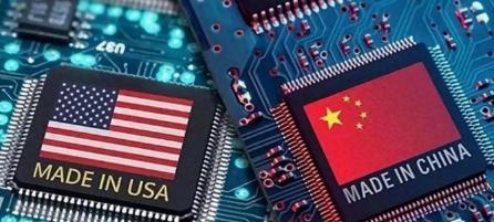 中美芯片大战，日本人突然发现了一个重大的秘密！美国靠着尖端芯片死磕中国，而中国呢