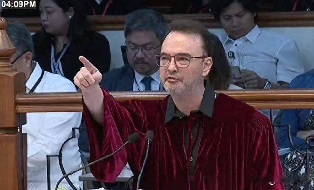 菲律宾参议员卡耶塔诺不愧是杜特尔特的铁杆盟友！在参议院审理莎拉·杜特尔特弹劾