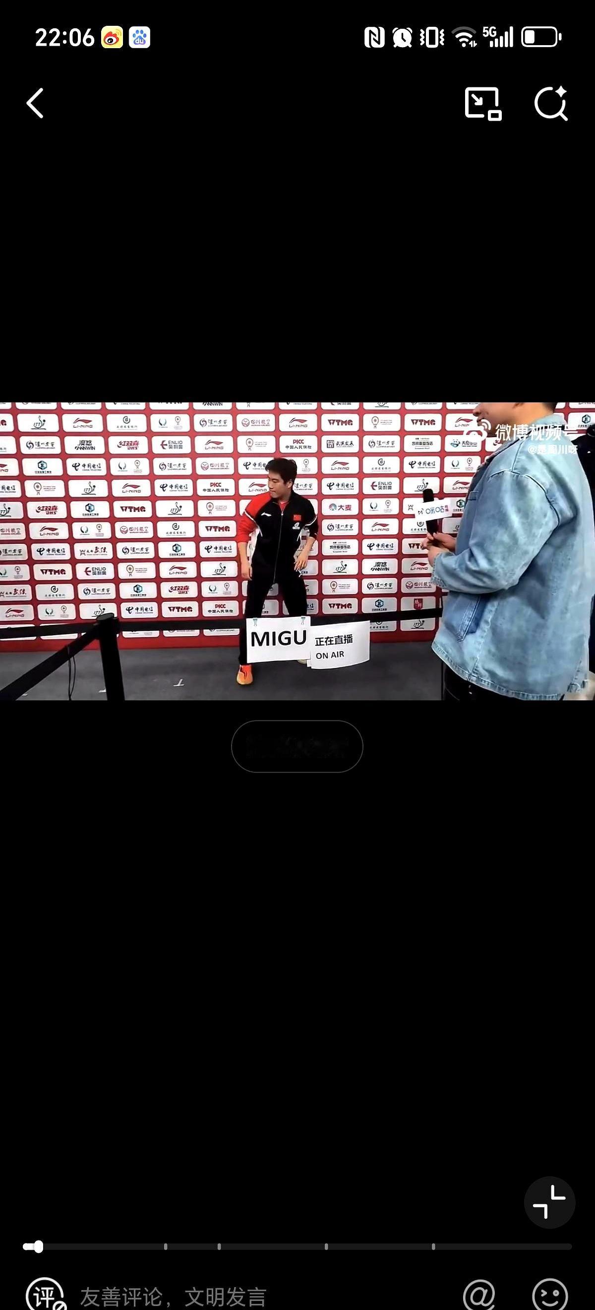 真是笑不活了家人们！国乒“喜剧人”再添实锤，王曼昱竟然在大赛现场穿错了梁