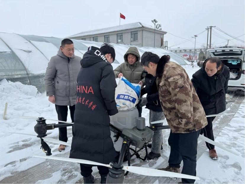 雪天狂赚！无人机除雪成新风口，飞手每小时进账数百，这些场景抢着买单一场大雪，