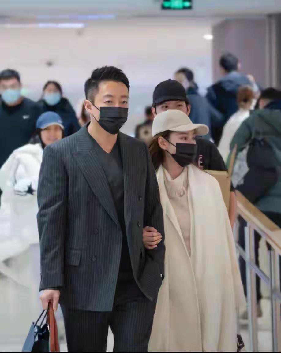 一个家庭和睦相处，真的是不一样，看看小菲现在的新家庭和睦相处。没有什么可以争吵的