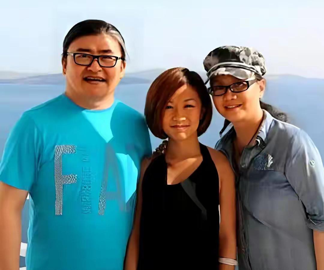刘欢女儿的婚礼才是“松弛感育儿”的最佳答卷吧!10月26日,刘一丝重庆大婚
