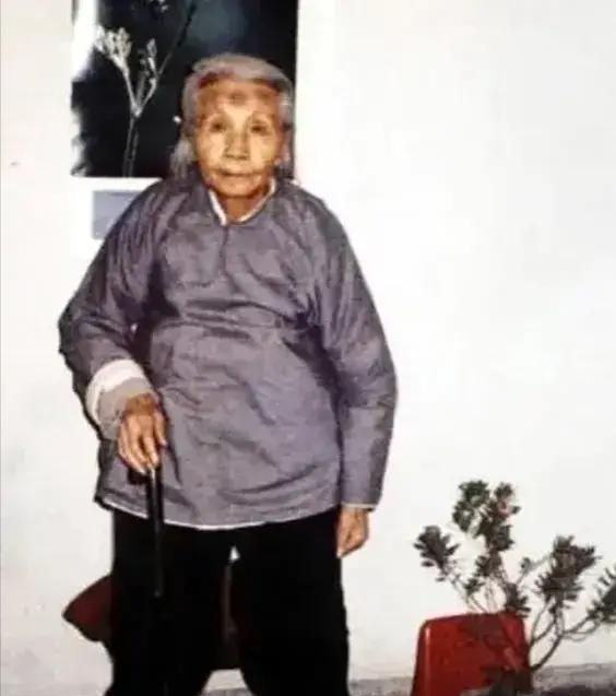 1992年，河北88岁老太临终叮嘱孙子，在她死后要保存好遗体，以后会有奇迹出现，