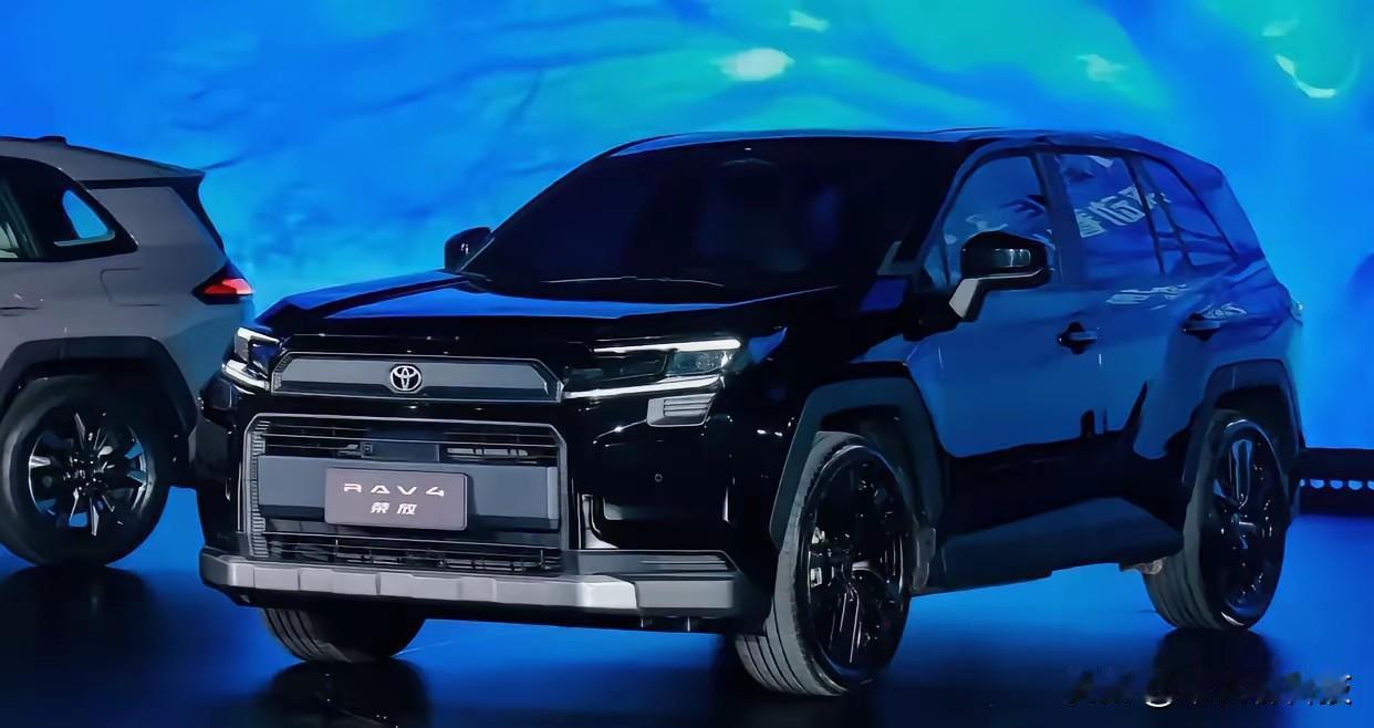 兄弟们，车圈地震了！一汽丰田这次是真的杀疯了！全新RAV4荣放直接干到15万