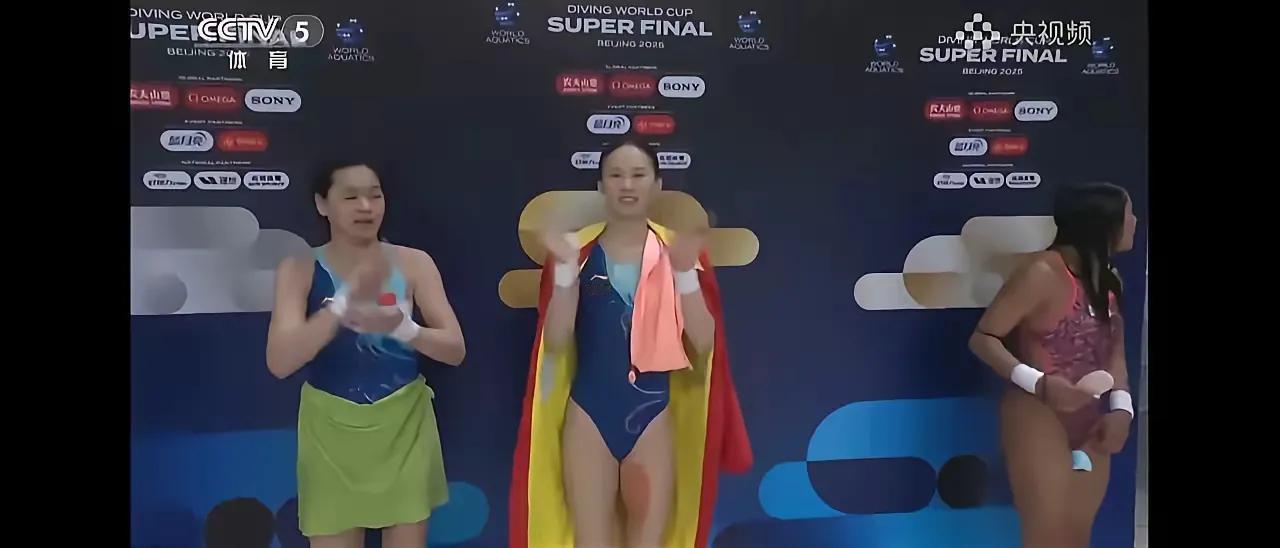 全红婵世界杯再夺亚军！粉丝心疼又感佩她的坚持今天北京女子跳水世界杯总决赛现场，