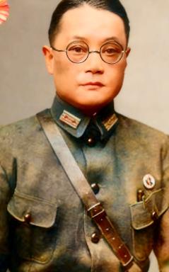 1949年，国军上将潘文华决定起义，却发现七姨太是特务，为了不打草惊蛇，他对七姨