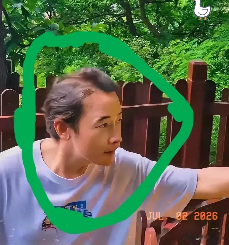 面相是骗不了人的，看得真准。我拿罗晋在大孤山祈福，被拍到的照片，给我婆婆看。我
