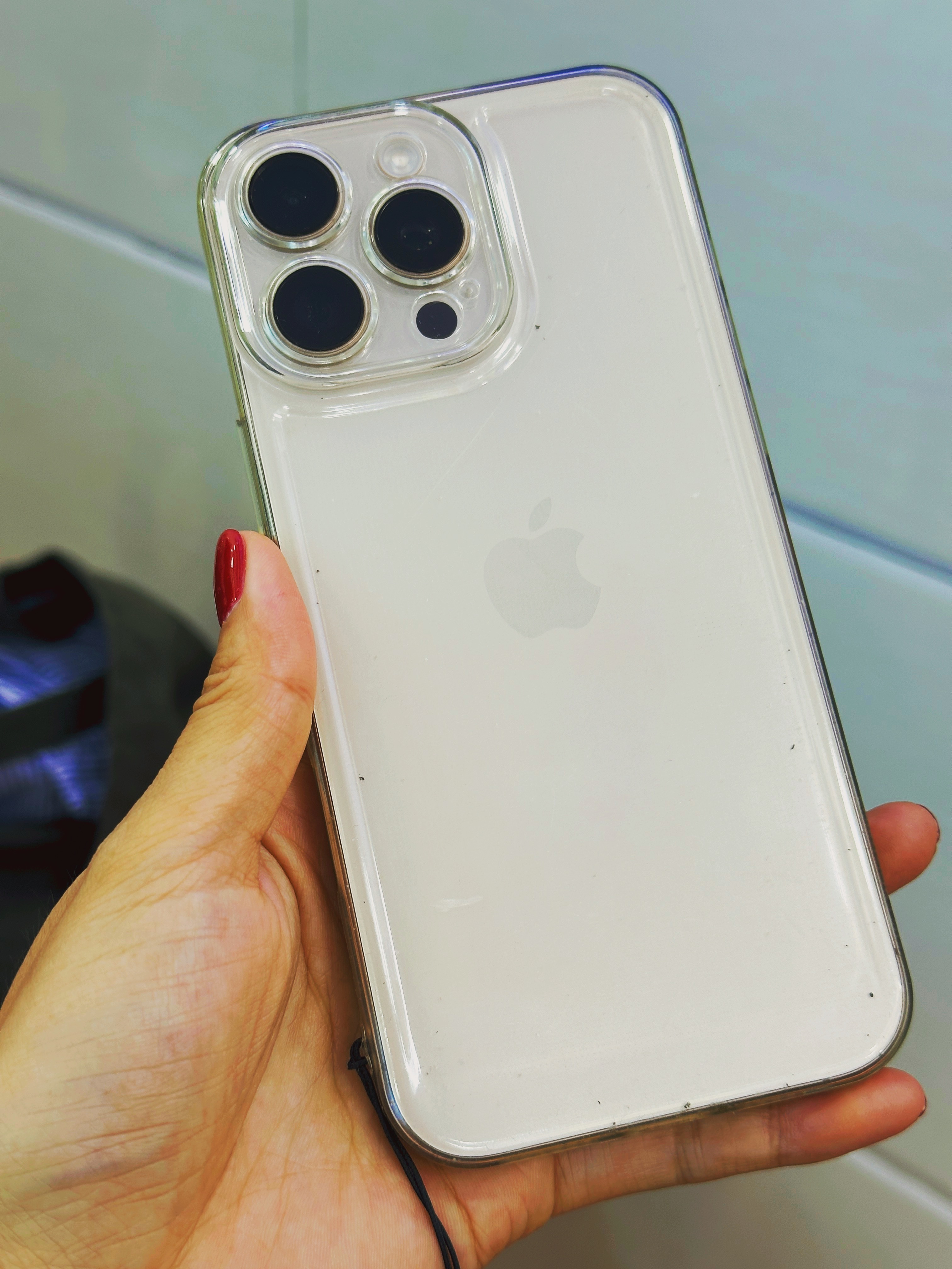 买iPhone16还是等iPhone17喜欢就入手，感觉没必要等吧🤨，毕竟数码