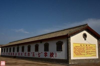 丁玲58年被开除党籍，下放北大荒劳动改造；70年被投入秦城监狱。79年回城以