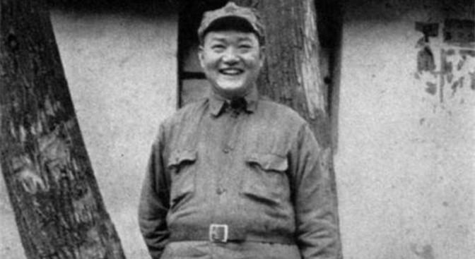1941年，初夏的一天夜晚，日寇400多名强悍的“皇家勇士”悄悄地摸进罗炳辉师长