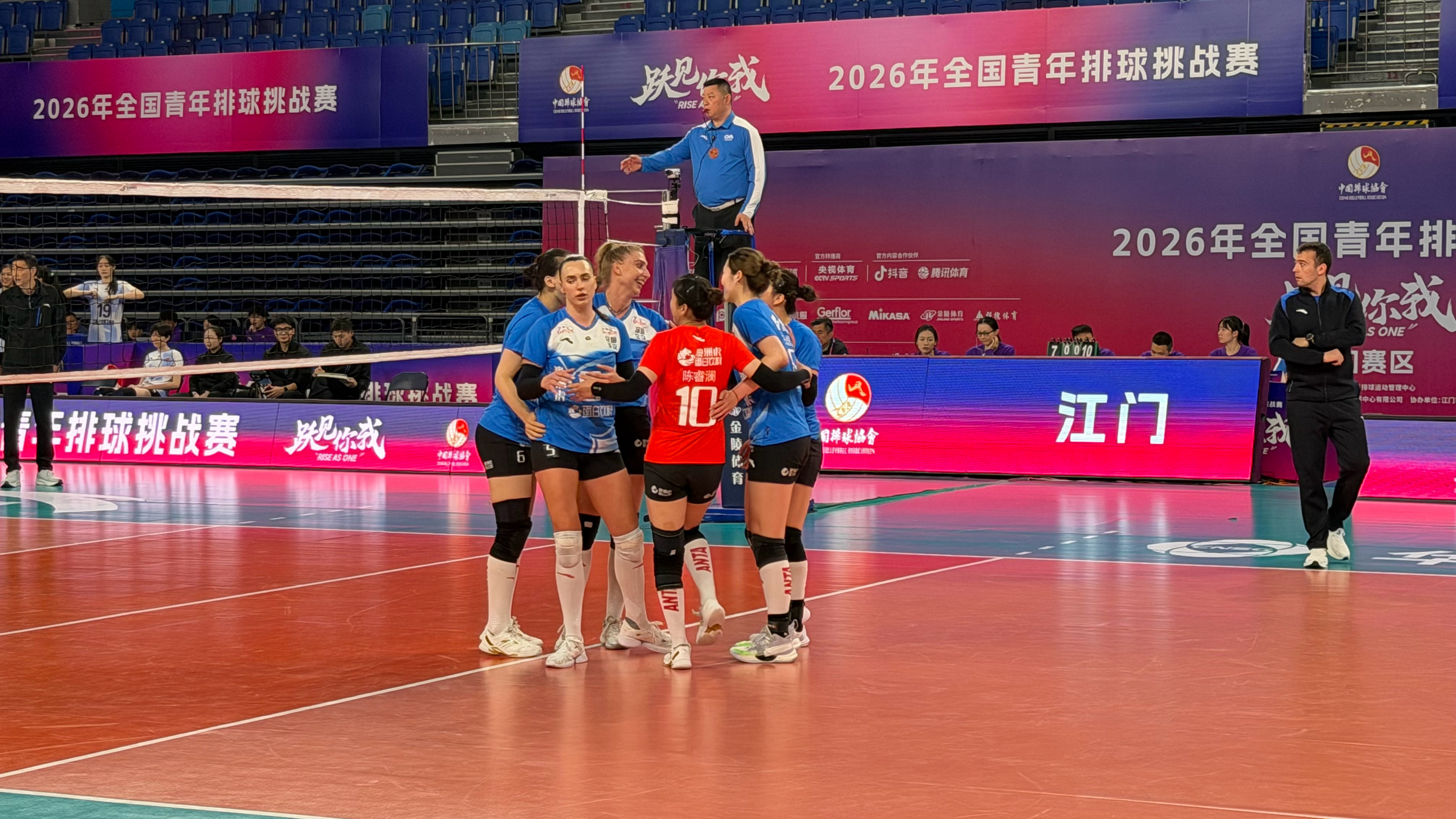 【深圳女排再胜江西夺B组冠军将战升降赛】2025-2026赛季中国女排超级联赛B