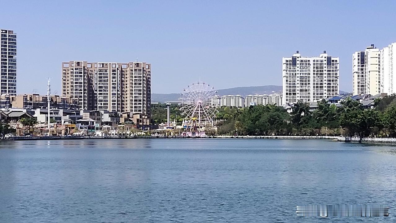 到建水了，虽然没时间去逛，还是说说我的感受。这个地方，09年到11年，我是经常