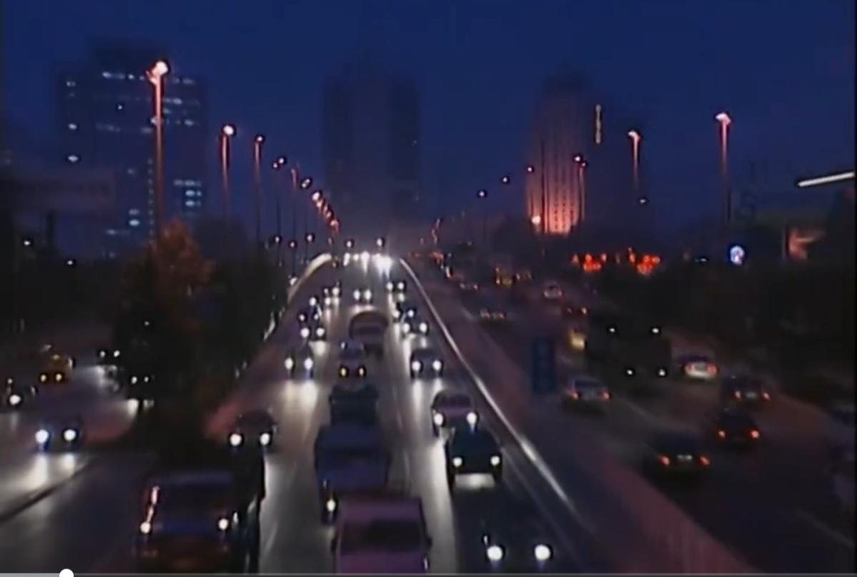 是很多次了吗？还是怎么了？吃饭的时候，一向并不眼尖的我发现老公走过来把手机放在靠