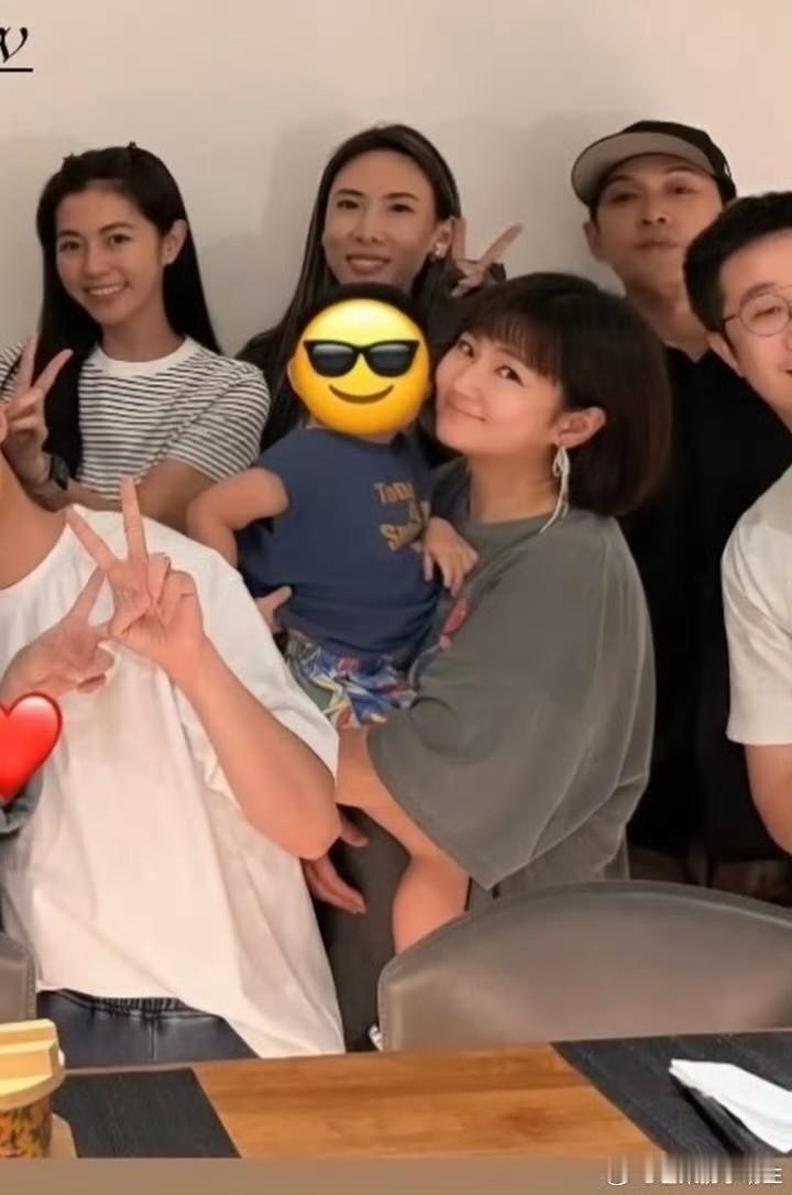 任家萱越来越突出了她才是she里面最聪明的任嘉桦还放心不下事业，生了一个孩