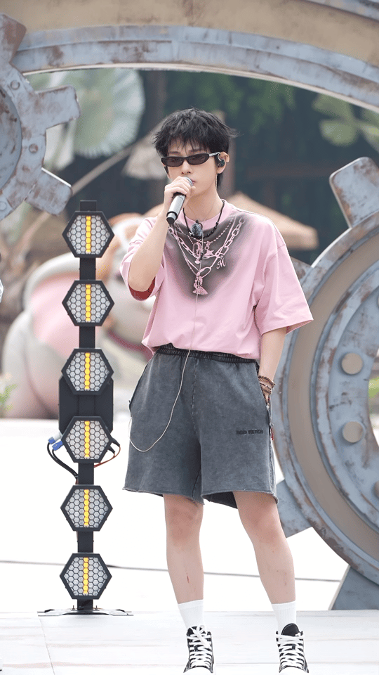 音你而来的云南旅行很曼妙音你而来看完节目片段真的被狠狠种草云南，一边是绝美的自