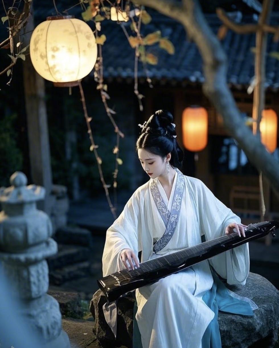 上联：一曲相思何人共下联：半囊诗稿独自吟