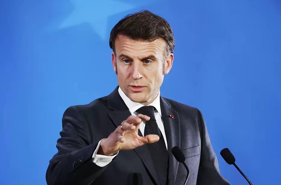 法国总统马克龙将他们的新航母命名为“自由法国”号；网友惊呼，怎么不看看“德意志”