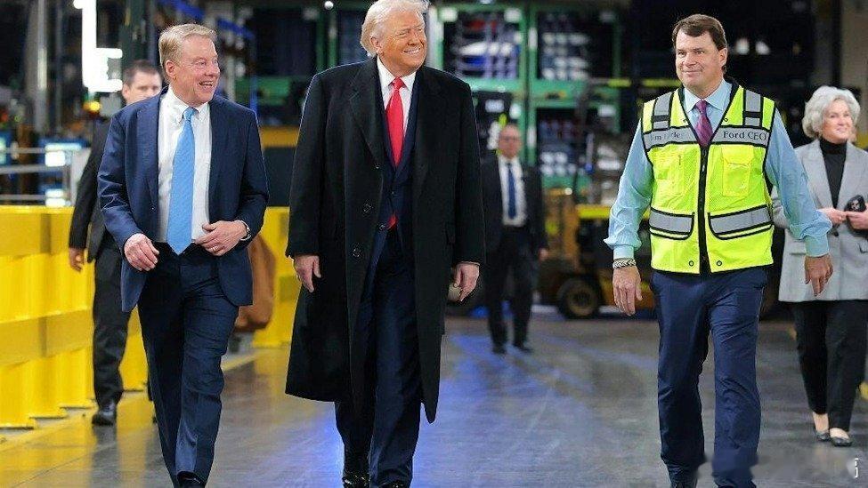 凤凰新闻【美媒：福特提议允许中国车企进入美国】据凤凰卫视报道，彭博社日前援引消息