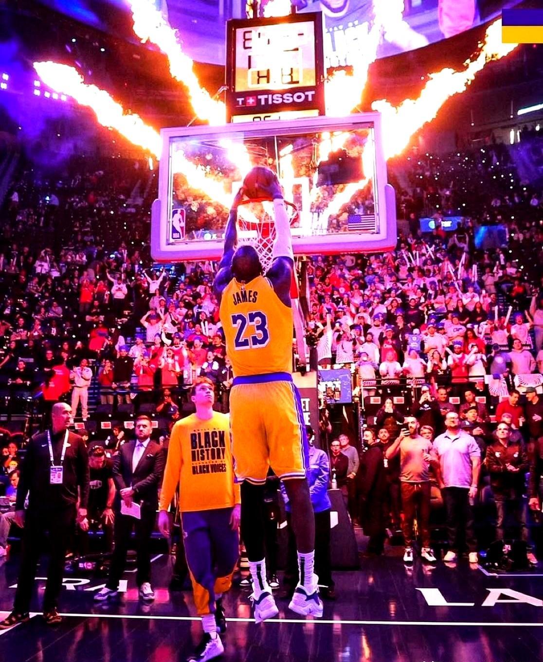 41岁的他，刚埋葬了乔丹尘封23年的神迹。湖人客场大胜勇士的夜晚，詹姆斯出