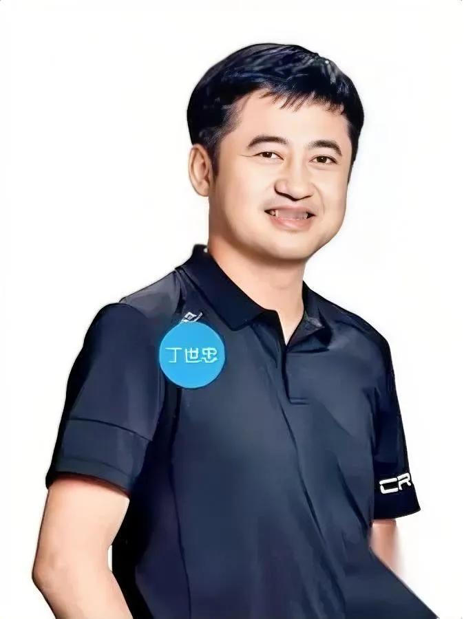 “谁第一个？”“安踏。”丁世忠没等热搜，直接让基金会连夜把3000万港元