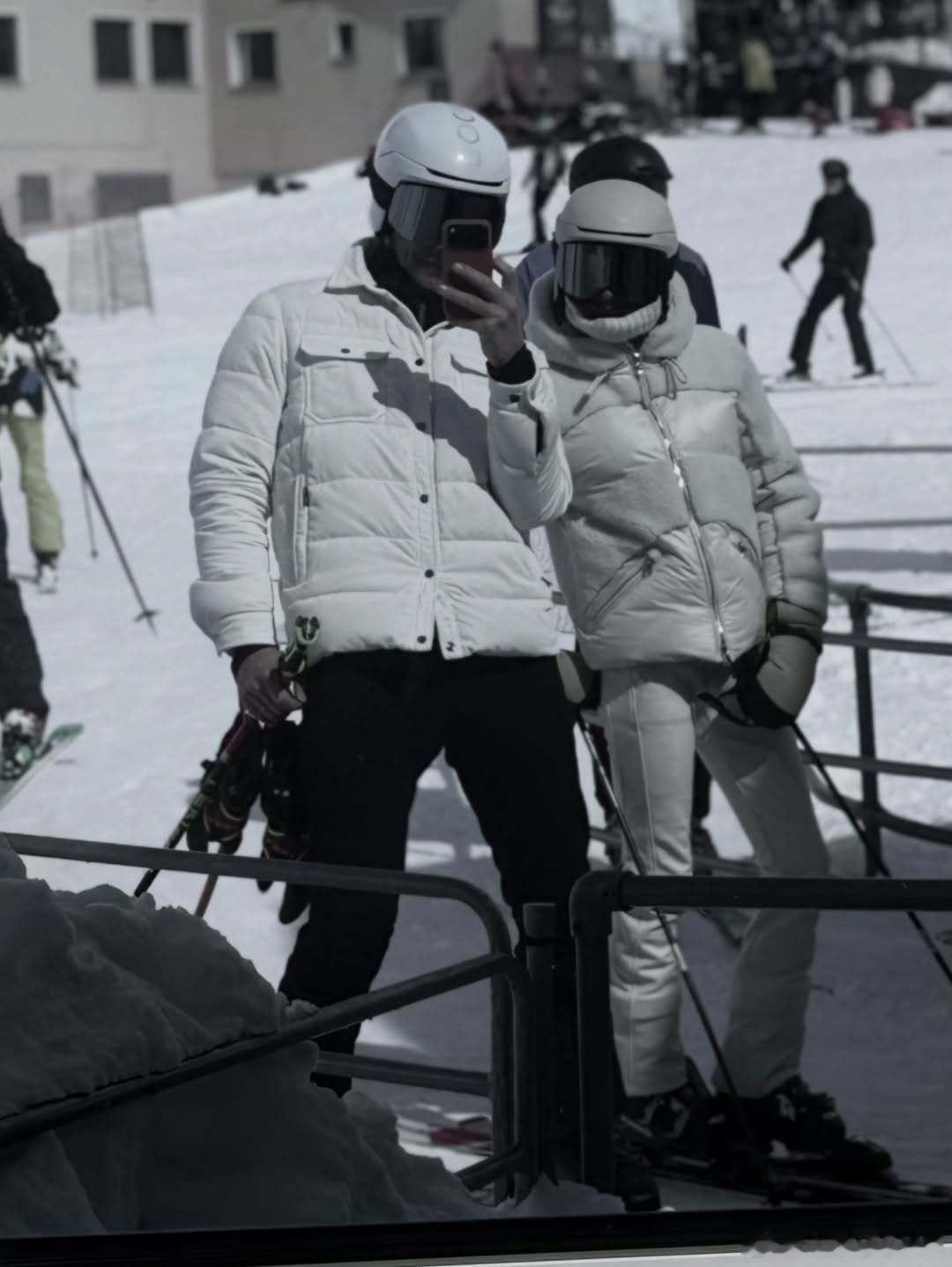 OliviaPalermo奥利维亚巴勒莫和老公JohannesHuebl约翰