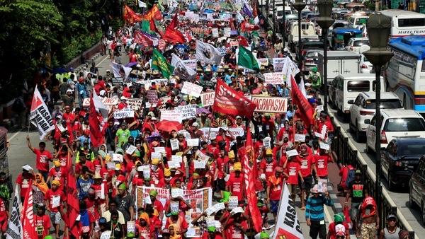 菲律宾，麻烦大了。我看到，11月29日，中国驻菲律宾大使馆发出紧急通知，提醒在